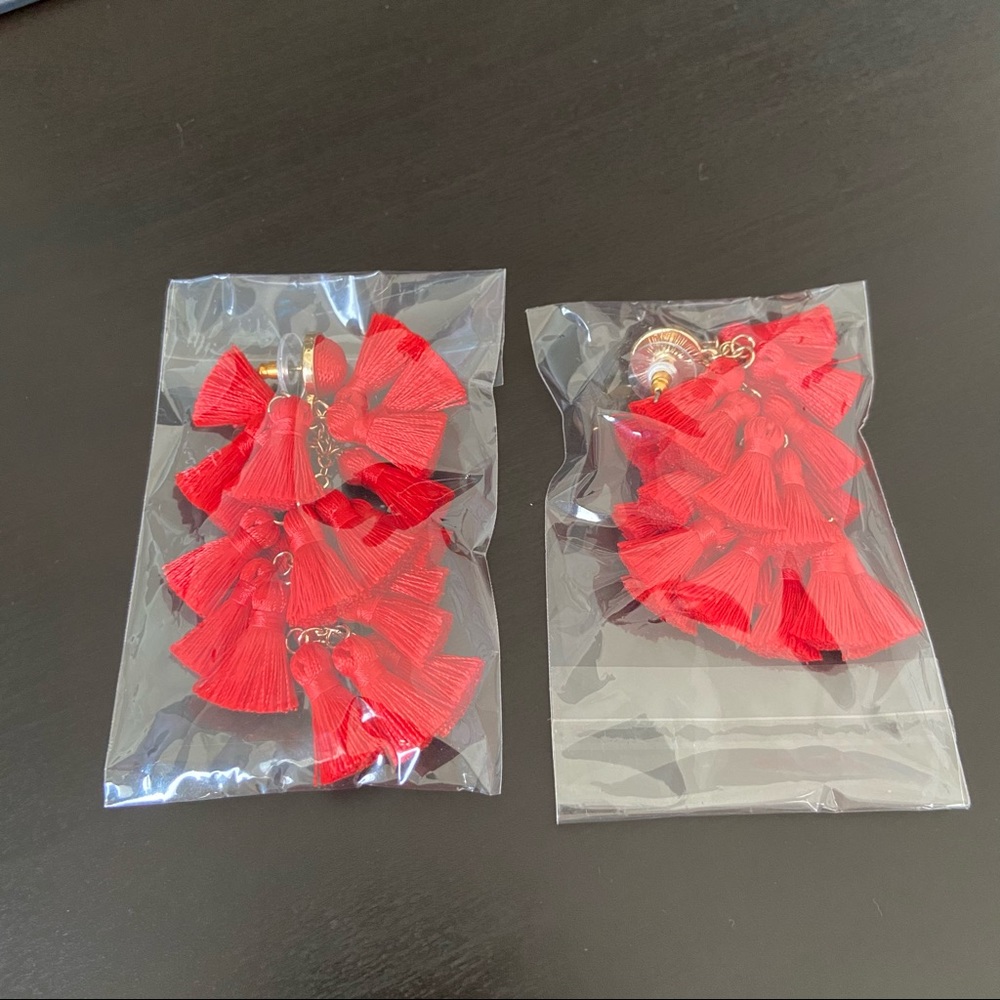 Red string earrings - Picture 2 of 4